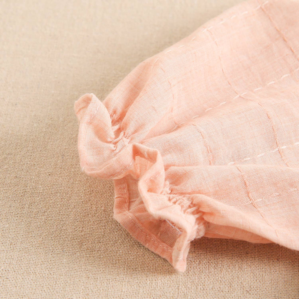 Blouse pour fille à manches courtes bouffantes et col noué: Saumon