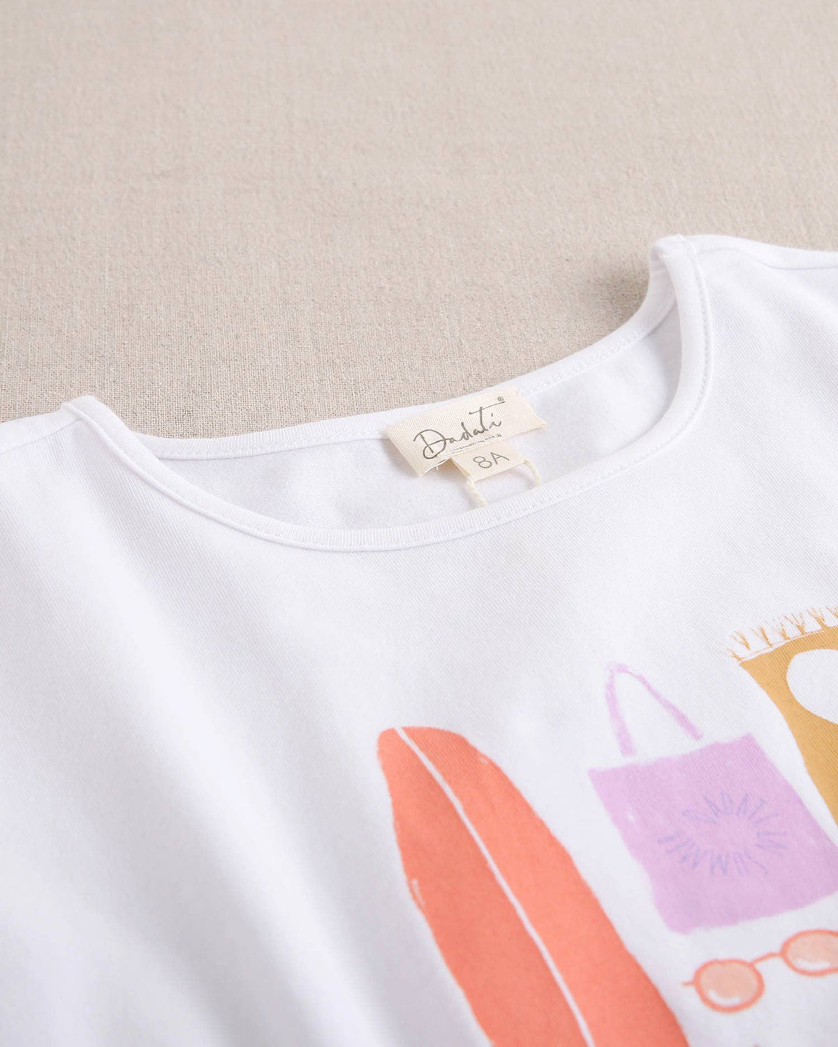 T-shirt blanc fille avec dessin de planche de surf