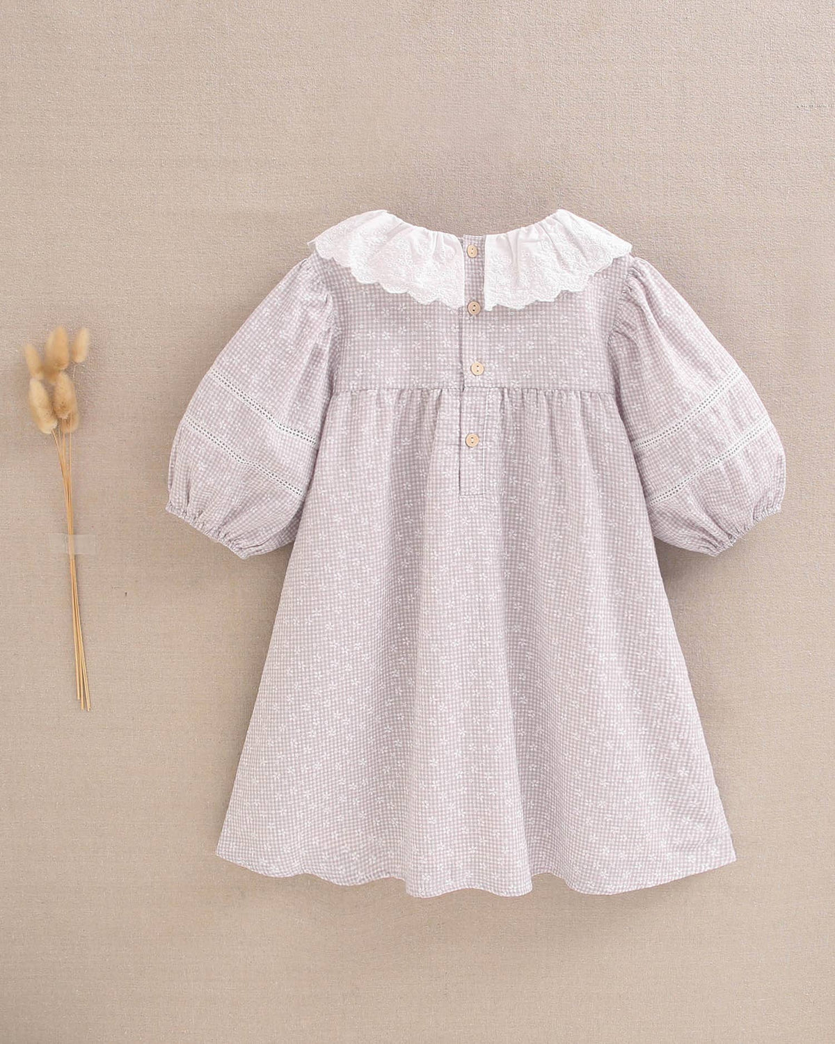 Robe grise à motifs multicolores pour fille avec manches bouffantes