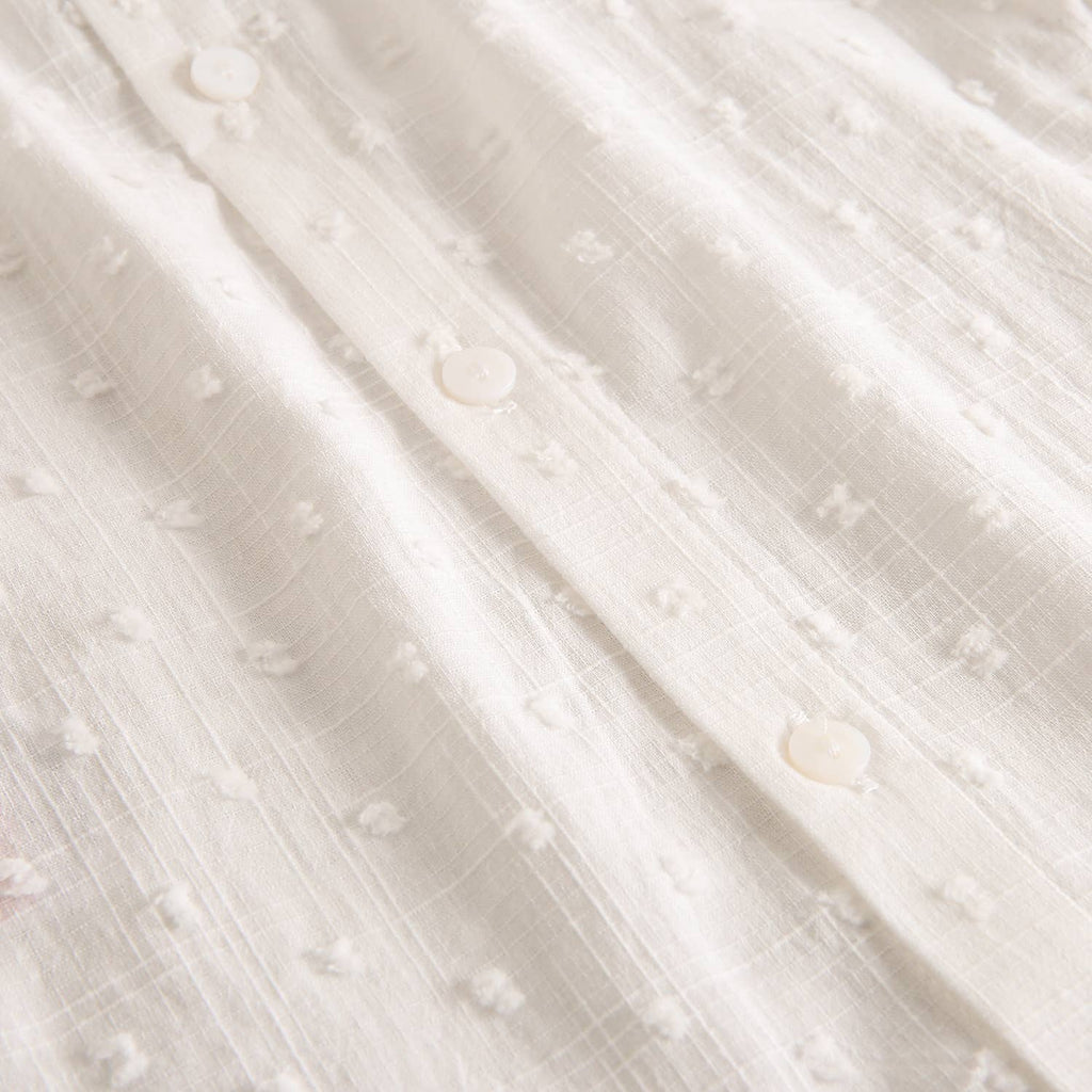 Blouse blanche en plumetis pour fille avec col volanté et manches courtes